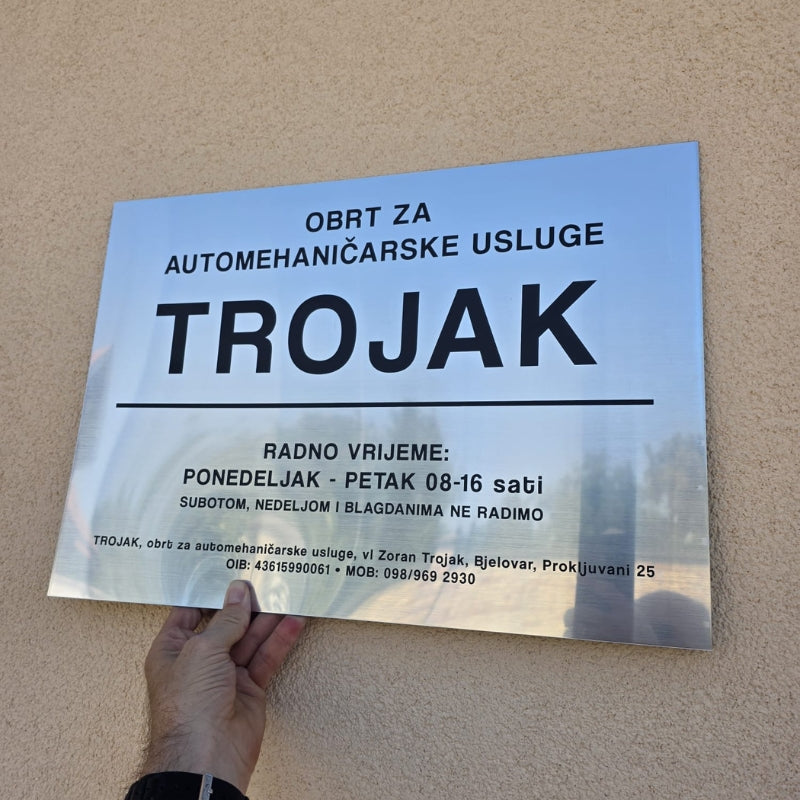 Ploča za automehaničarsku radionicu od srebrnog pleksiglasa