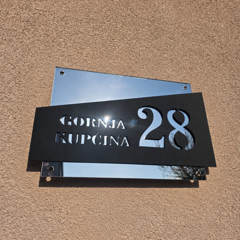 Dvoslojna ploča s kućnim brojem i nazivom ulice