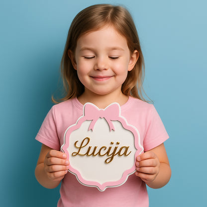 🎀 Personalizirana ploča s mašnicom – ime po želji